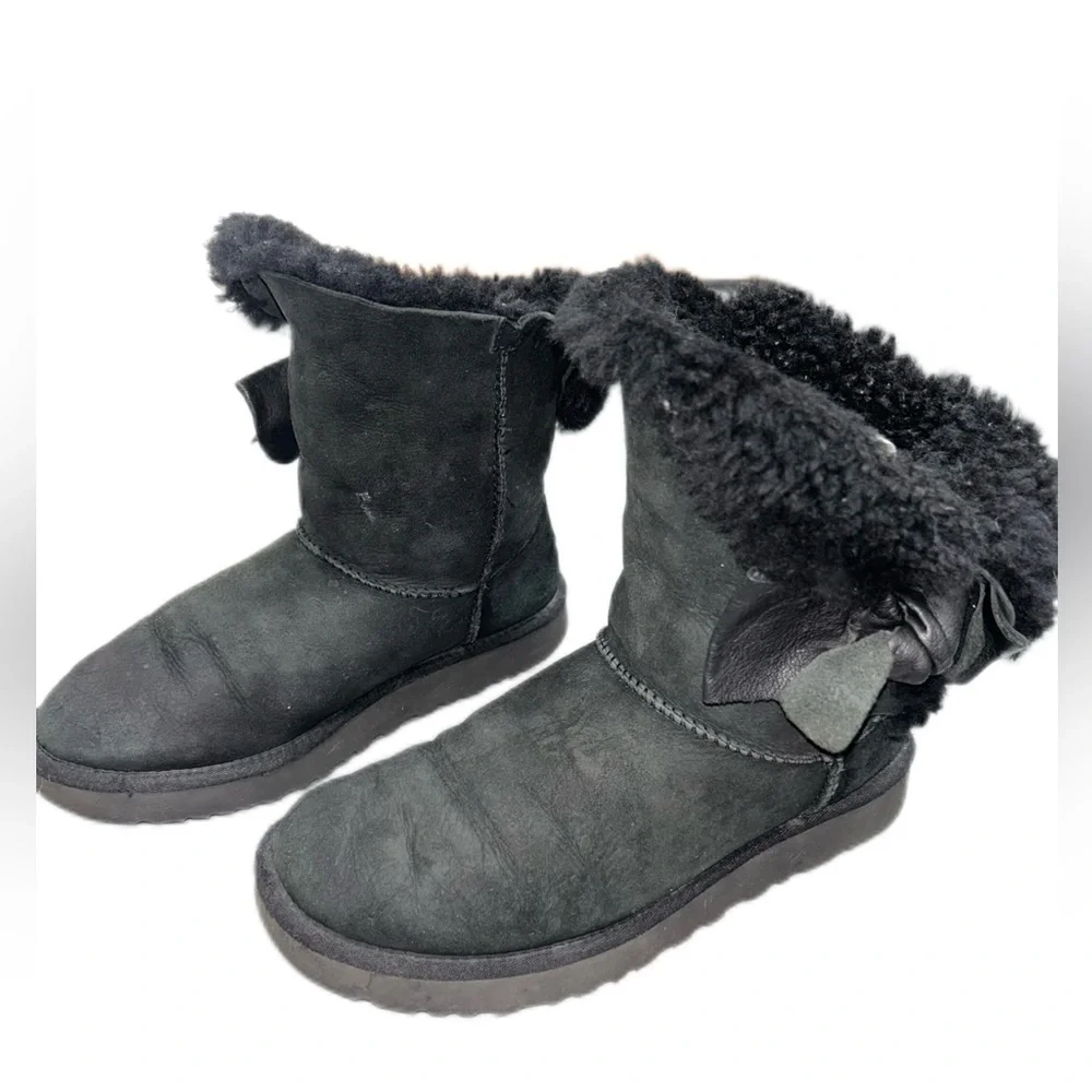 UGG Daelynn Sheepskin Black Winter Boots with Side Bow Size 9‎